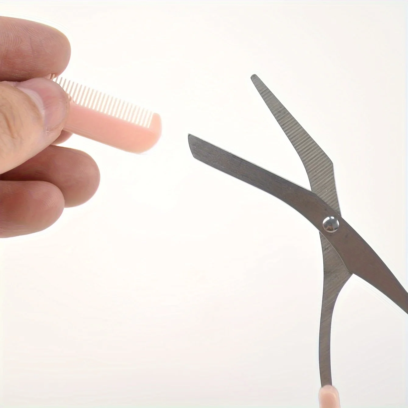 EYEBROW TRIMMING SCISSORS WITH BUILT-IN COMB - Image 9